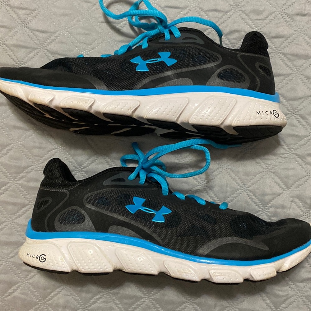 Women’s Size 11 Under Armour sneakers